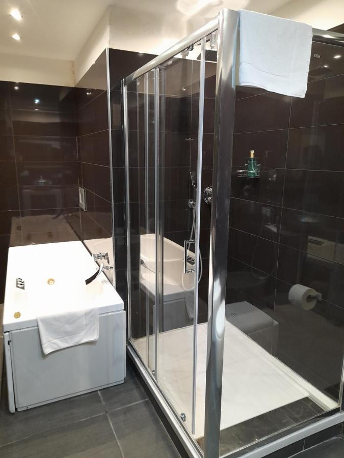 Mayfair Lifestyle Suites By Babylon Stay Napoli Ngoại thất bức ảnh